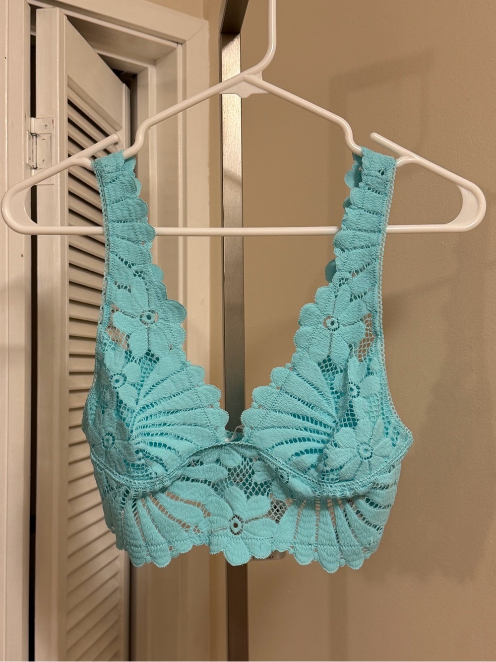 Petal party lace bralette - Picture 2 of 5